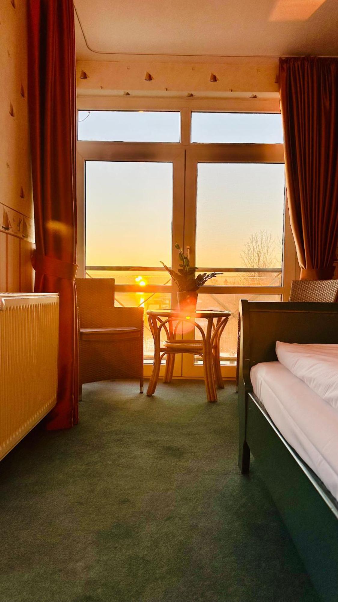 Gaestehaus Weserblick Am Weser-Sandstrand Berne Exteriér fotografie