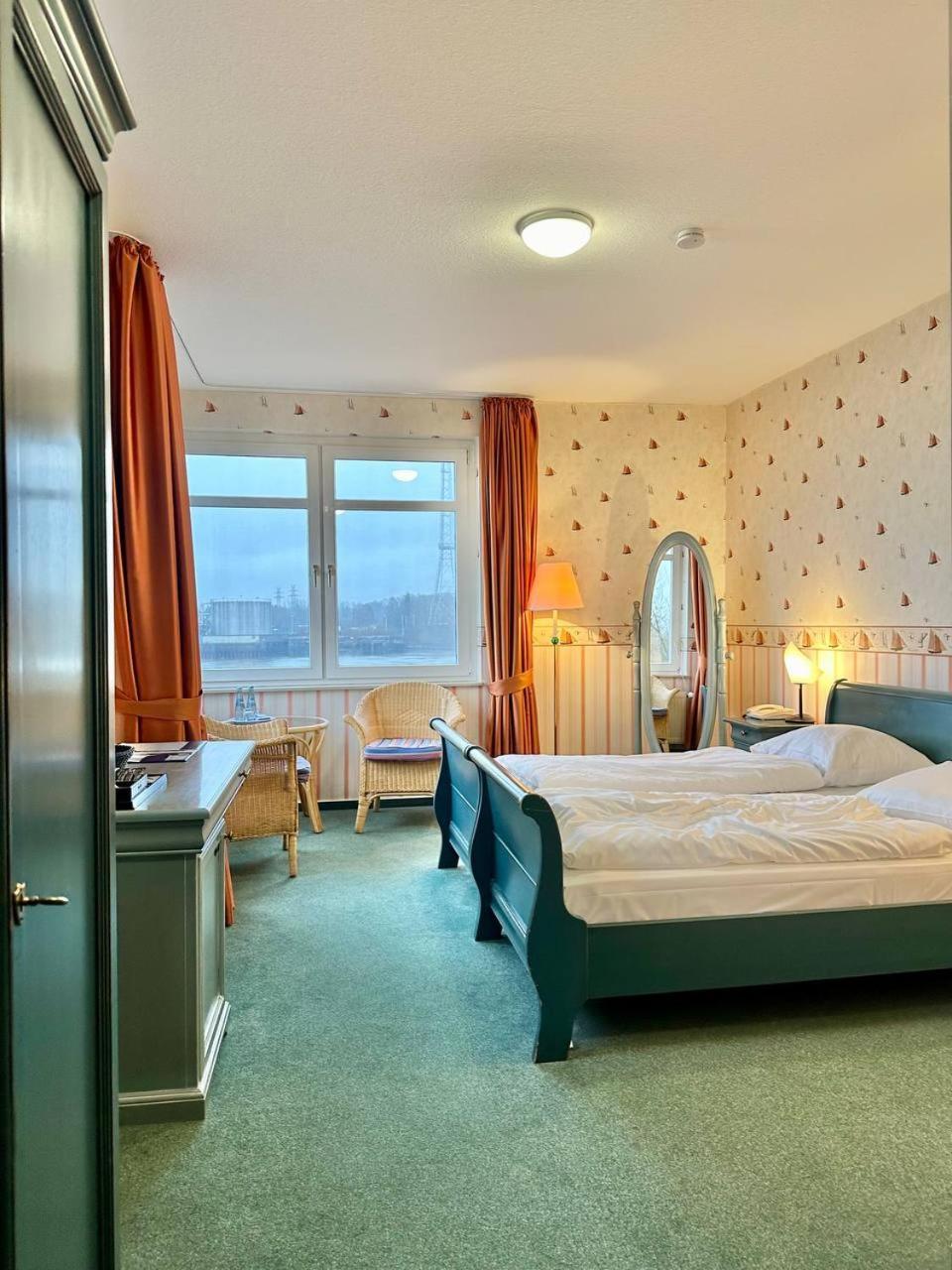 Gaestehaus Weserblick Am Weser-Sandstrand Berne Exteriér fotografie