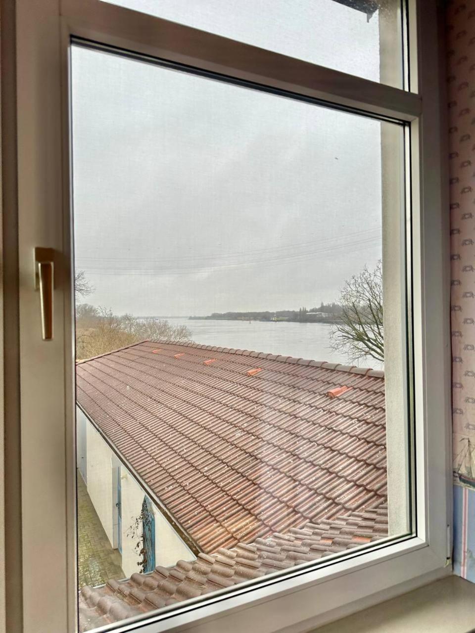 Gaestehaus Weserblick Am Weser-Sandstrand Berne Exteriér fotografie
