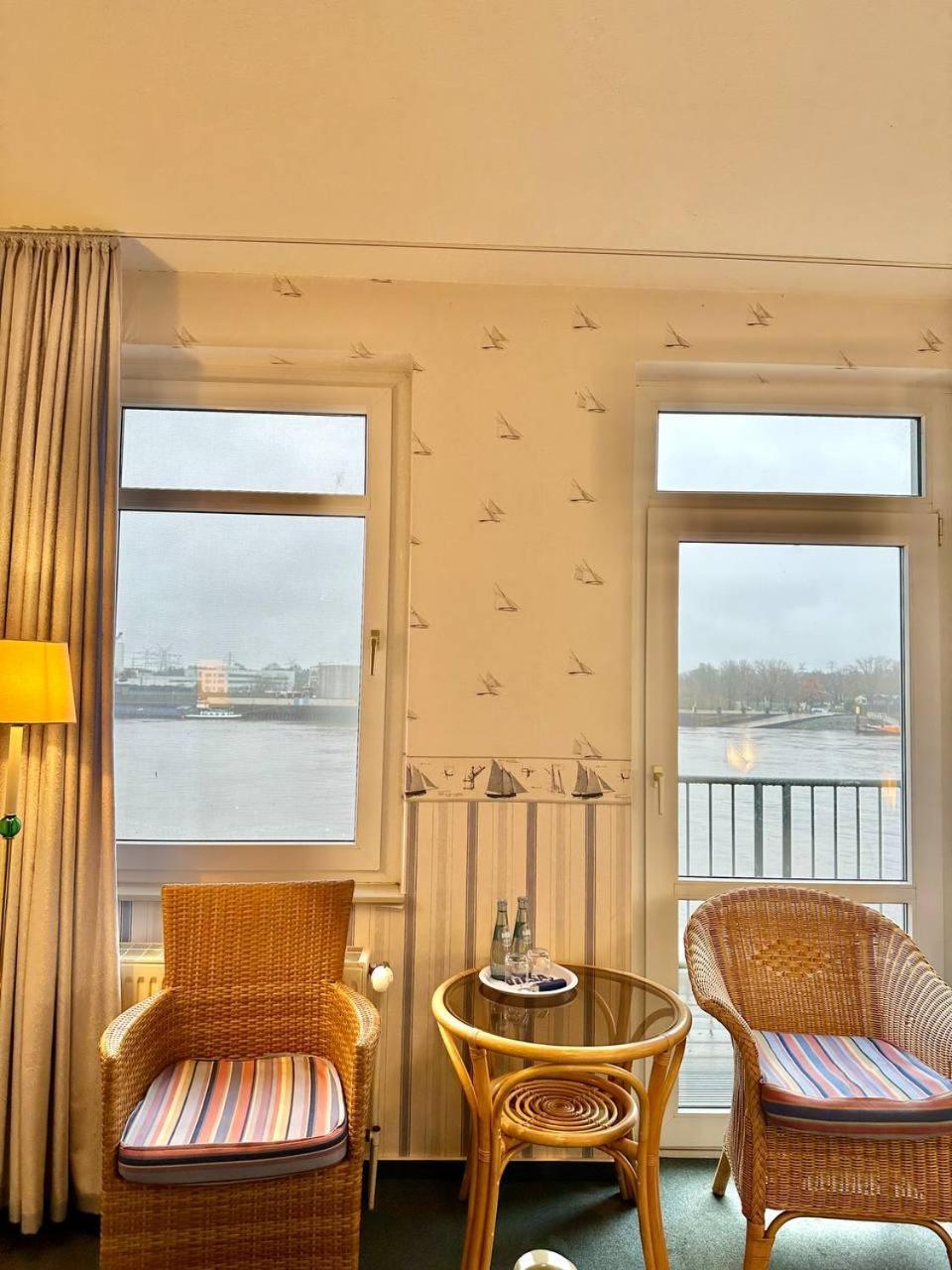 Gaestehaus Weserblick Am Weser-Sandstrand Berne Exteriér fotografie