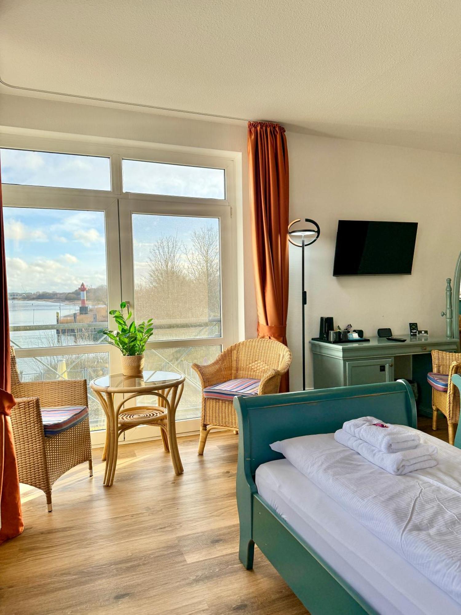 Gaestehaus Weserblick Am Weser-Sandstrand Berne Exteriér fotografie