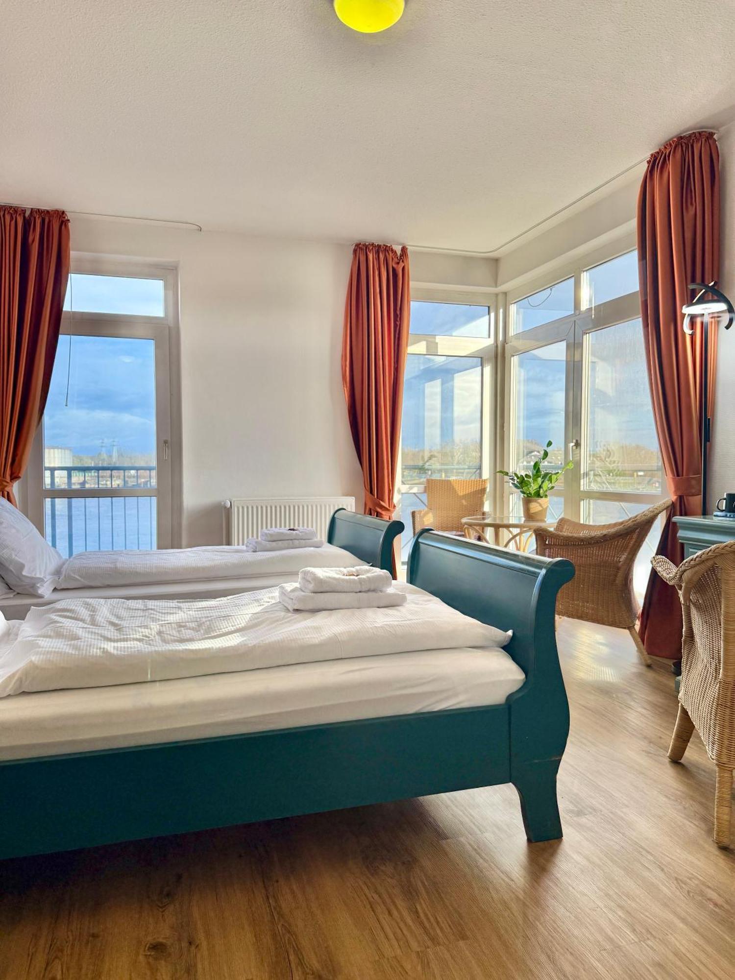 Gaestehaus Weserblick Am Weser-Sandstrand Berne Exteriér fotografie