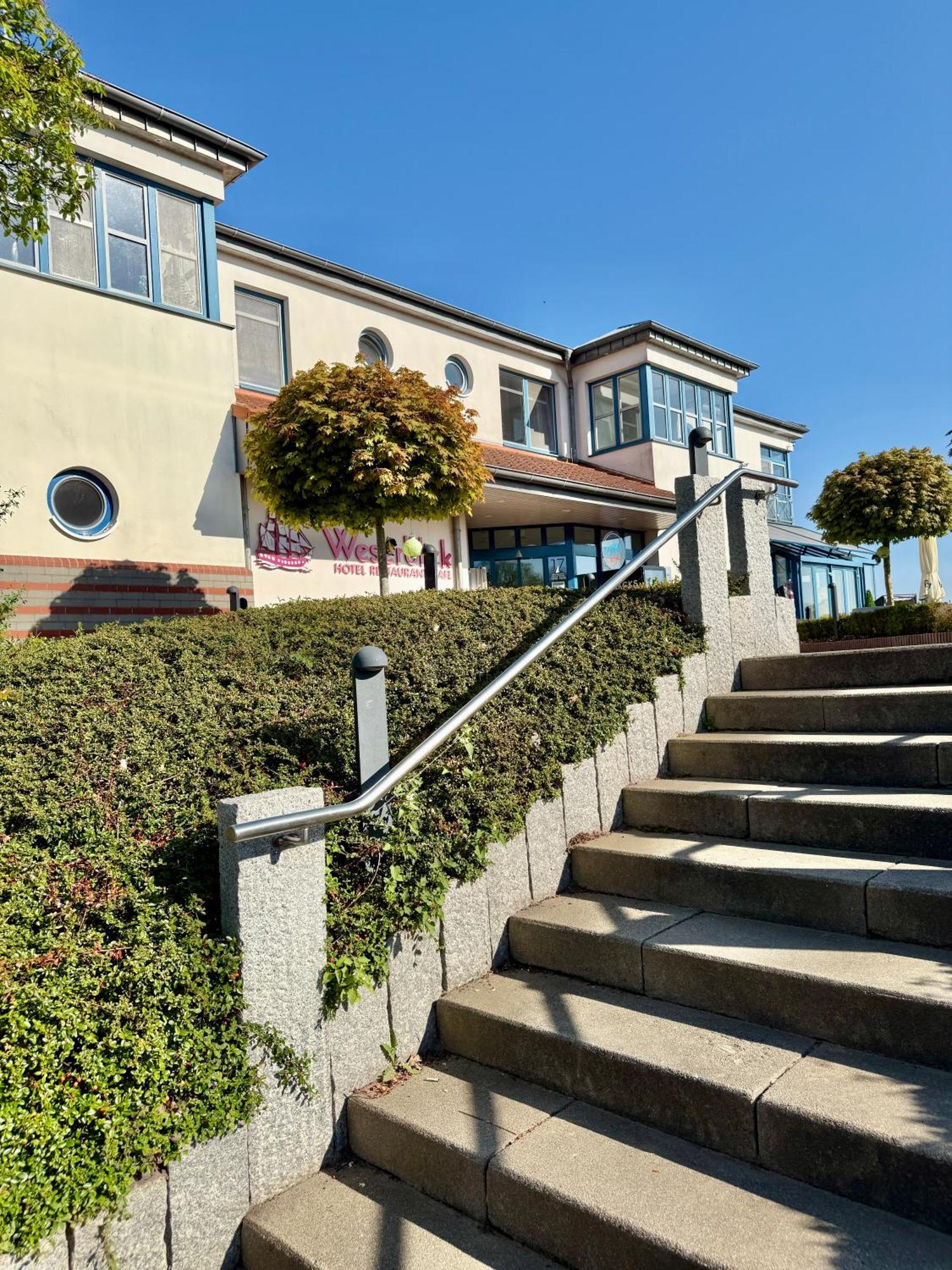 Gaestehaus Weserblick Am Weser-Sandstrand Berne Exteriér fotografie