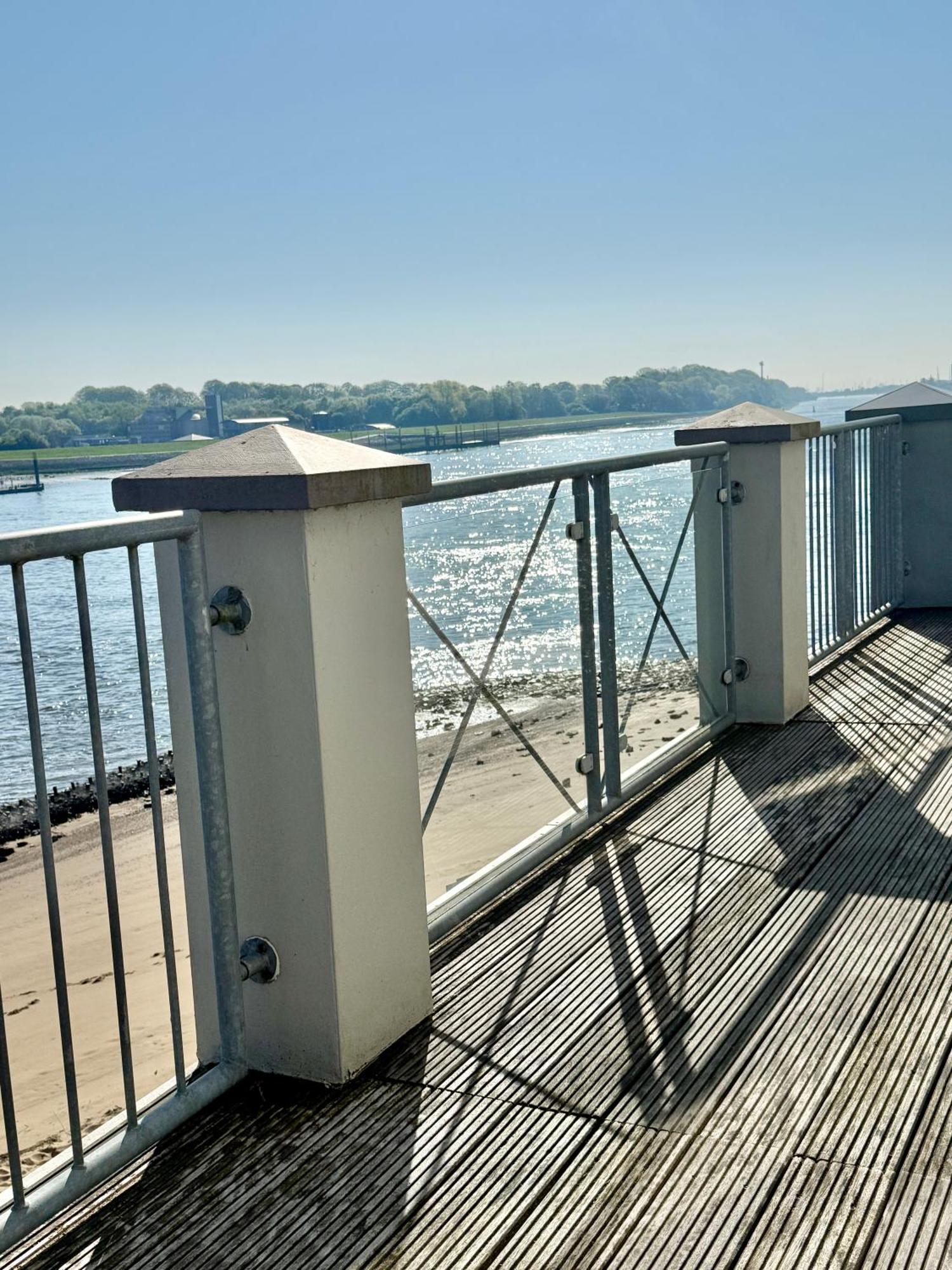 Gaestehaus Weserblick Am Weser-Sandstrand Berne Exteriér fotografie