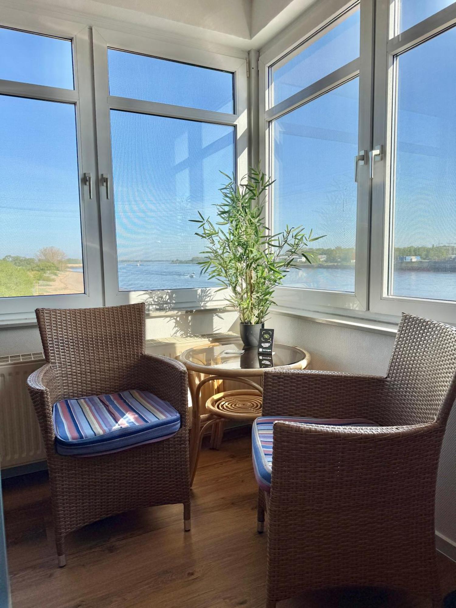 Gaestehaus Weserblick Am Weser-Sandstrand Berne Exteriér fotografie