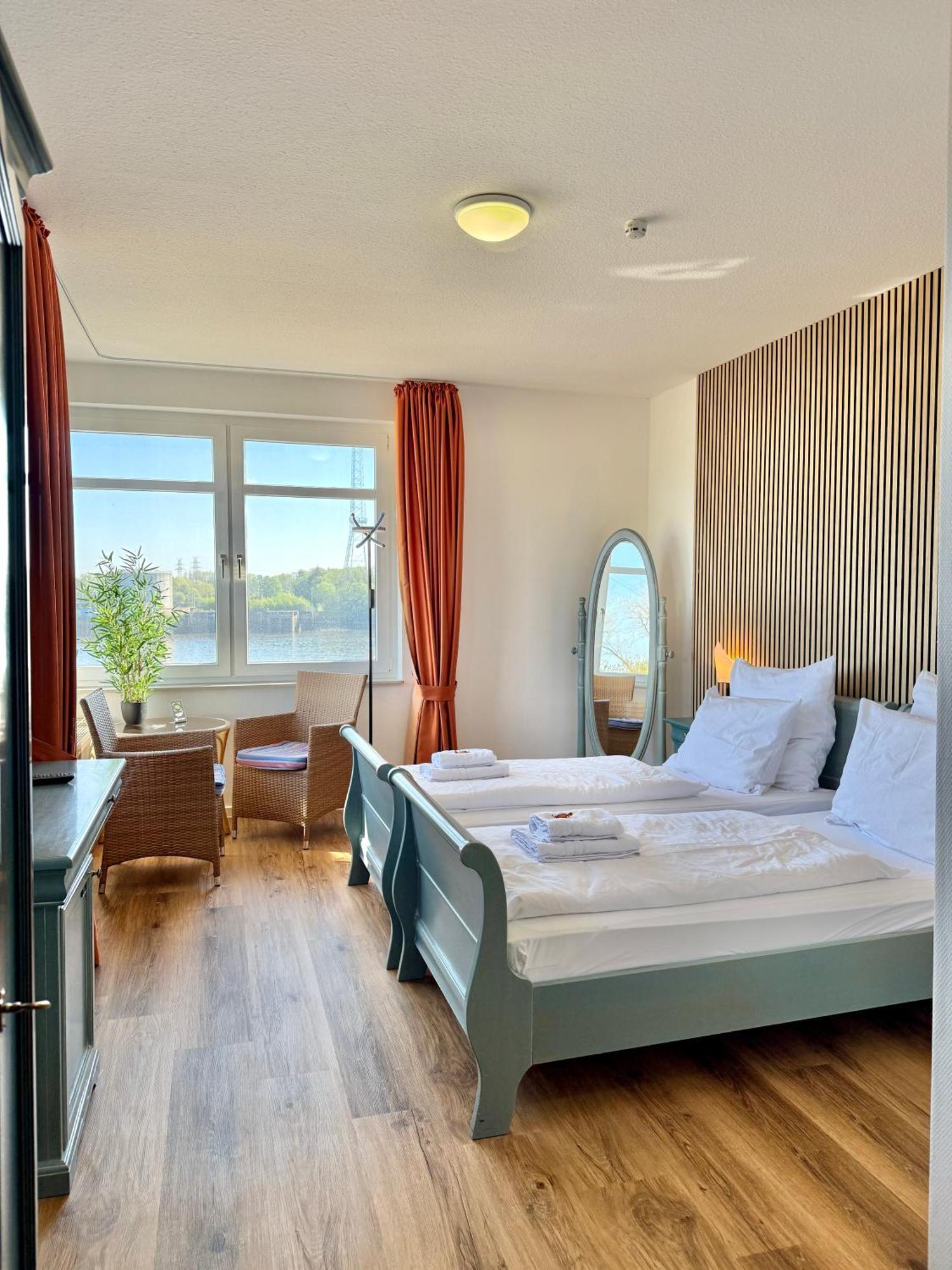 Gaestehaus Weserblick Am Weser-Sandstrand Berne Exteriér fotografie